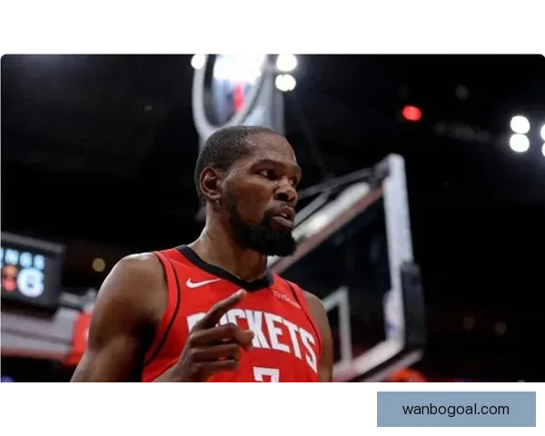 火箭更衣室泼水庆祝杜兰特超越乔丹 赤膊领取比赛用球回忆经典时刻
